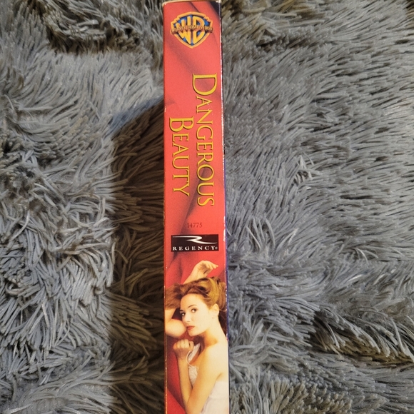 Dangerous Beauty VHS Movie (1997) - Picture 4 of 8